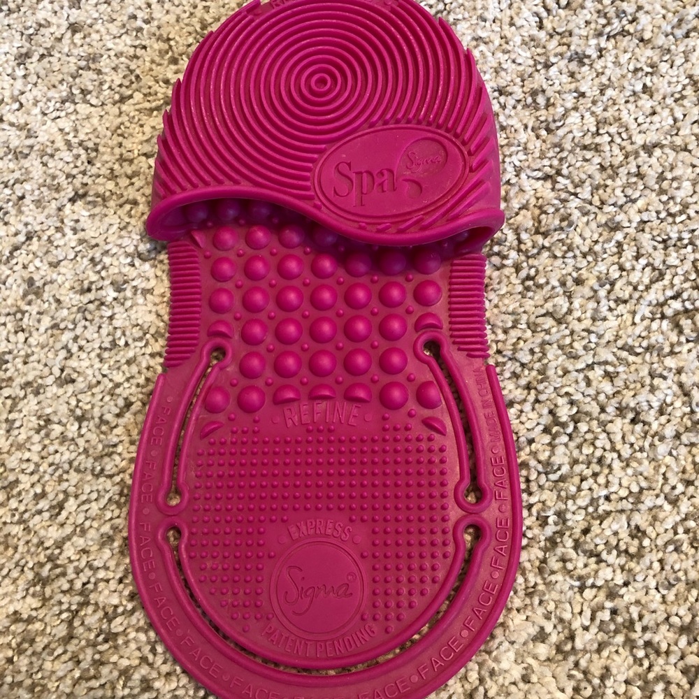 Sigma Spa Express makeup brush cleaner glove